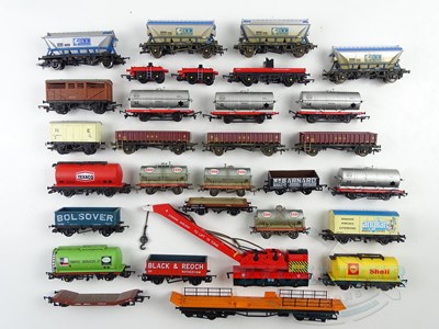 Lot 619 - A large group of unboxed OO gauge wagons by...