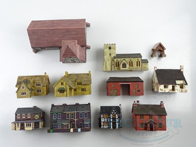 Lot 622 - A quantity of unboxed OO gauge resin Skaledale...