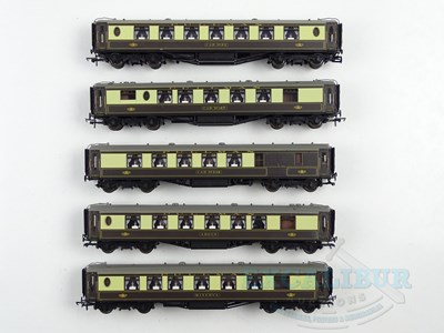 Lot 626 - A group of HORNBY OO gauge Pullman cars,...