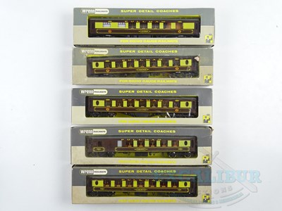 Lot 649 - A group of WRENN OO gauge Pullman cars...