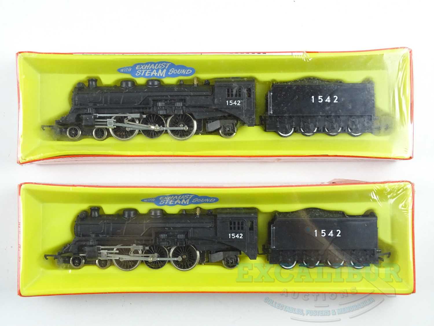 Lot 659 - A pair of HORNBY OO/HO gauge Canadian issue...