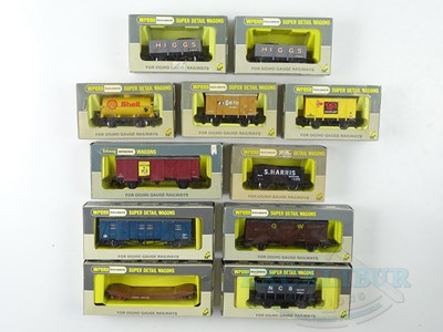 Lot 666 - A group of WRENN OO gauge wagons of various...