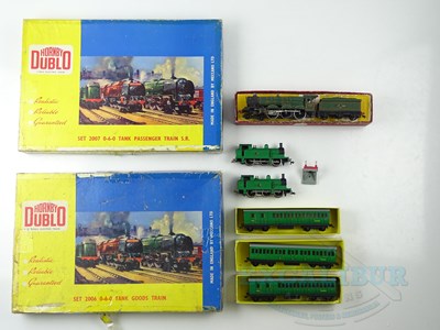 Lot 686 - A group of HORNBY DUBLO OO gauge 2-rail items...