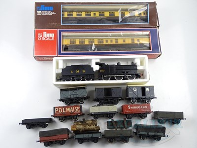 Lot 697 - A group of LIMA and kitbuilt O gauge rolling...