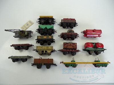 Lot 706 - A group of HORNBY O gauge wagons - F unboxed (14)