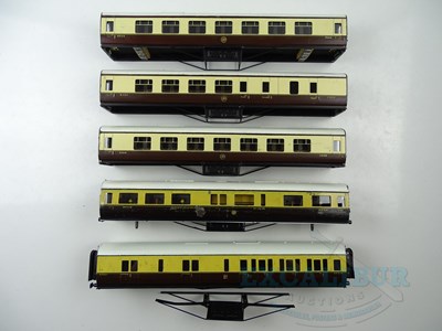 Lot 737 - A group of O gauge kitbuilt coaches of brass...