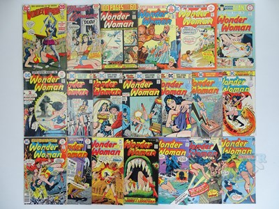 Lot 255 - WONDER WOMAN (20 in Lot) - (1973/1977 - DC) -...