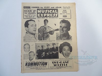 Lot 32 - A group of 9 NEW MUSICAL EXPRESS magazines -...