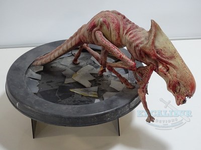 Lot 419 - ALIEN 3 (1992) - A unique handmade model of an...