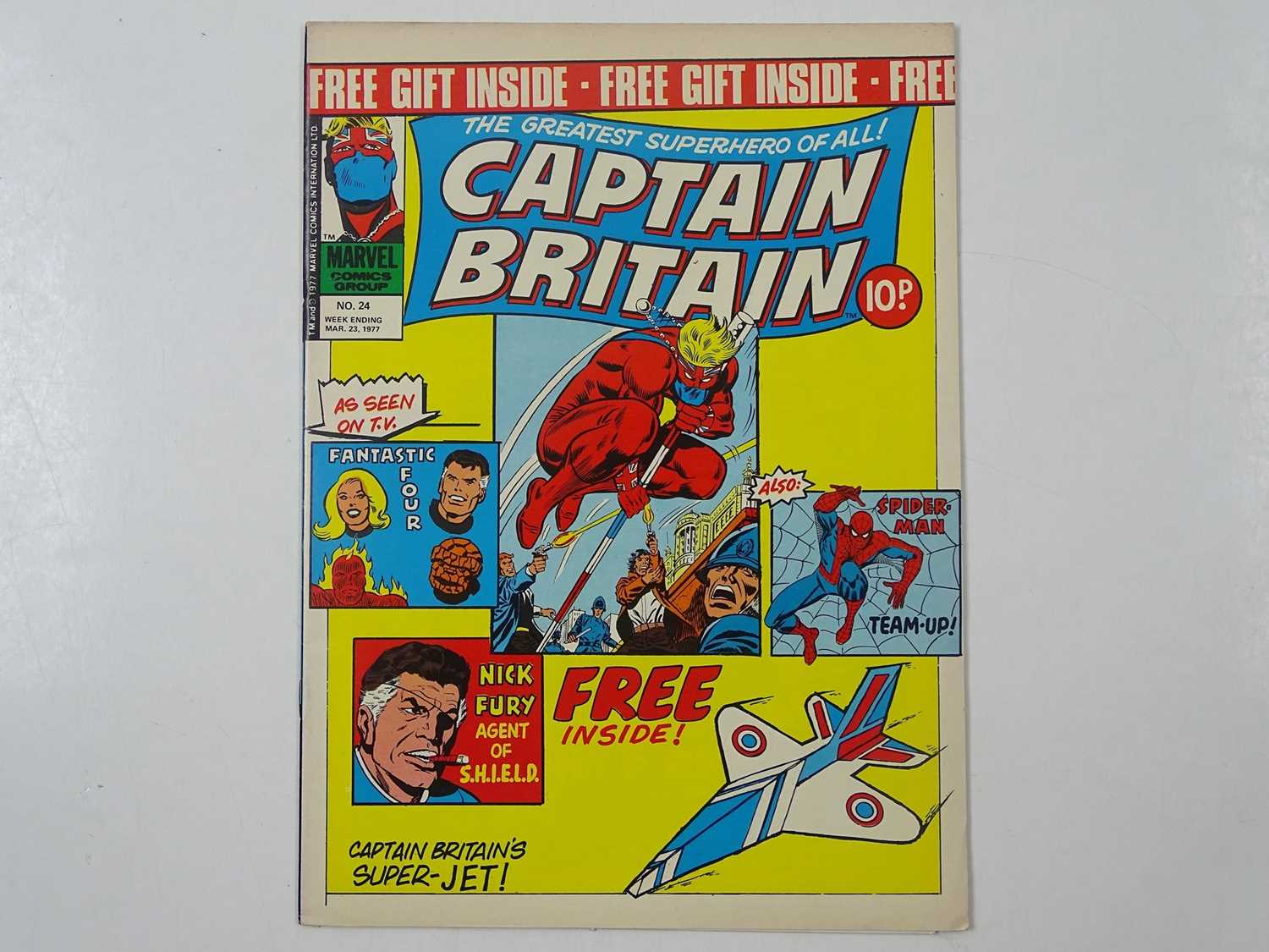 Lot 21 - CAPTAIN BRITAIN #24 - (1977 - MARVEL/BRITISH) -...