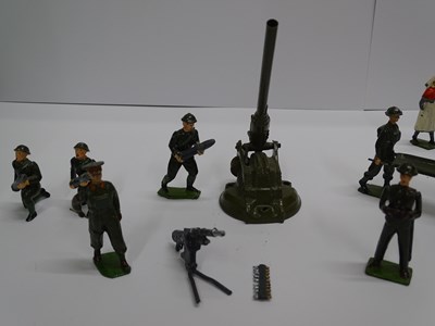Lot 109 - A group of unboxed BRITAINS lead figures, WW1...