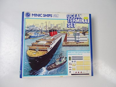Lot 118 - A TRI-ANG MINIC SHIPS M902 Ocean Terminal Set -...
