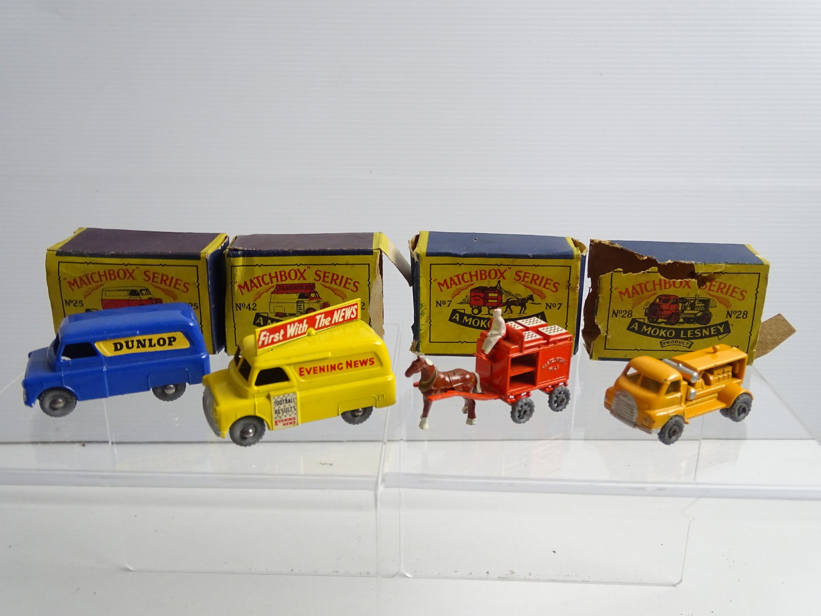 ミニカー MATCHBOX No.25 BEDfORD DUNLOP VAN s-l400.jpg