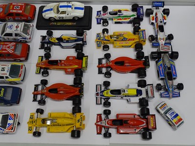 Lot 151 - A group of mostly 1:24 scale unboxed vintage...