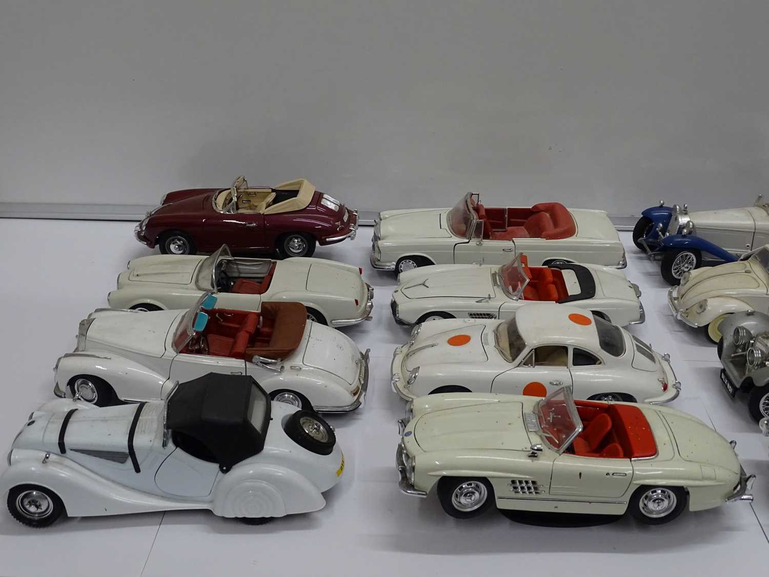 Lot 154 A group of unboxed 118 scale diecast cars