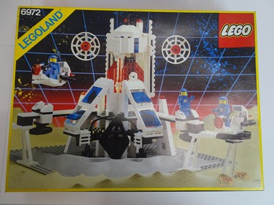 Lot 183 - A small group of vintage 1980s LEGO sets to...
