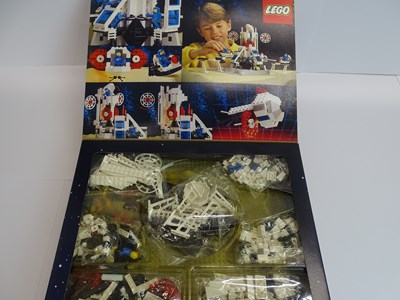 Lot 183 - A small group of vintage 1980s LEGO sets to...