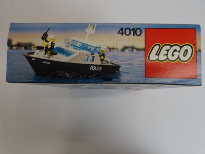 Lot 183 - A small group of vintage 1980s LEGO sets to...