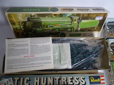 Lot 187 - A group of mostly OO scale unbuilt plastic...