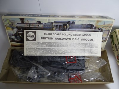 Lot 187 - A group of mostly OO scale unbuilt plastic...