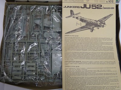 Lot 188 - A group of unbuilt plastic kits in various...