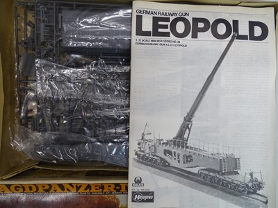 Lot 190 - A group of unbuilt plastic kits in various...