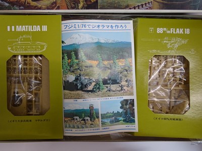 Lot 190 - A group of unbuilt plastic kits in various...