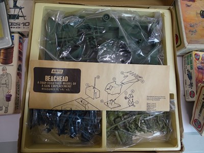 Lot 193 - A group of unbuilt plastic kits in various...