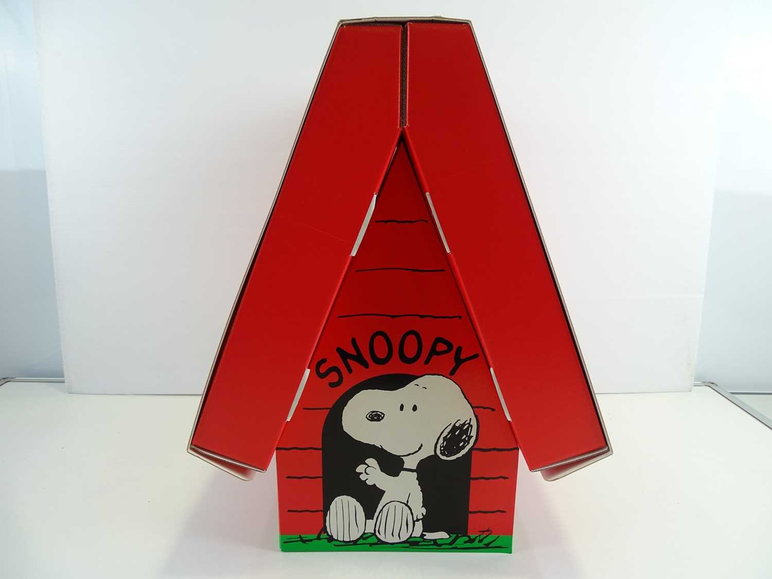 Lot 168 - MCDONALDS: SNOOPY Official European