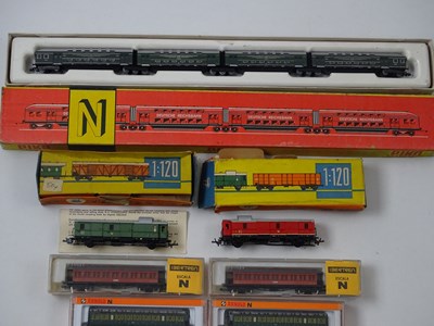 Lot 236 - A group of N gauge European outline wagons and...