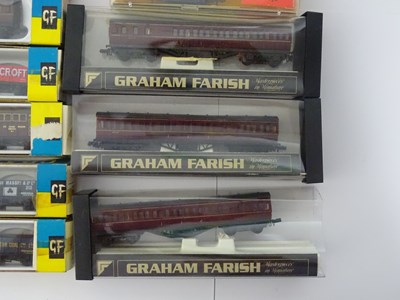 Lot 241 - A group of boxed and unboxed N gauge wagons...