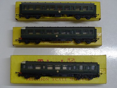 Lot 251 - A TRI-ANG TT gauge T190/136/137 3-car class...