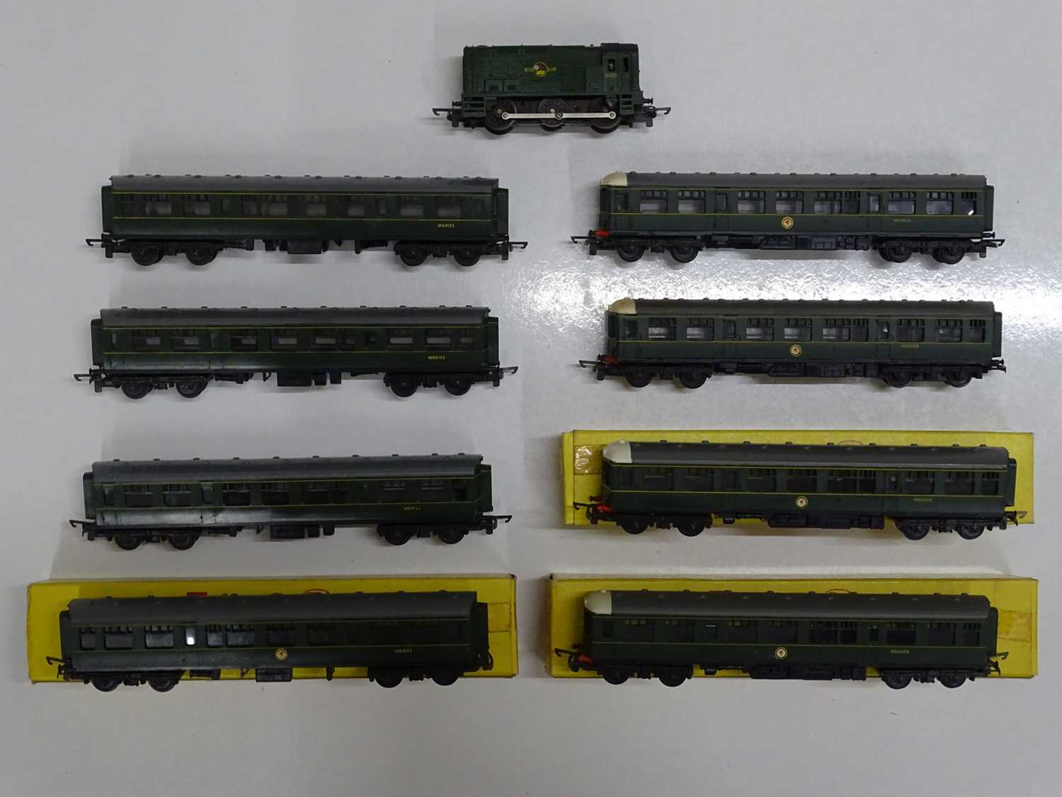 Lot 252 - A group of TRI-ANG TT gauge class 104 DMU...