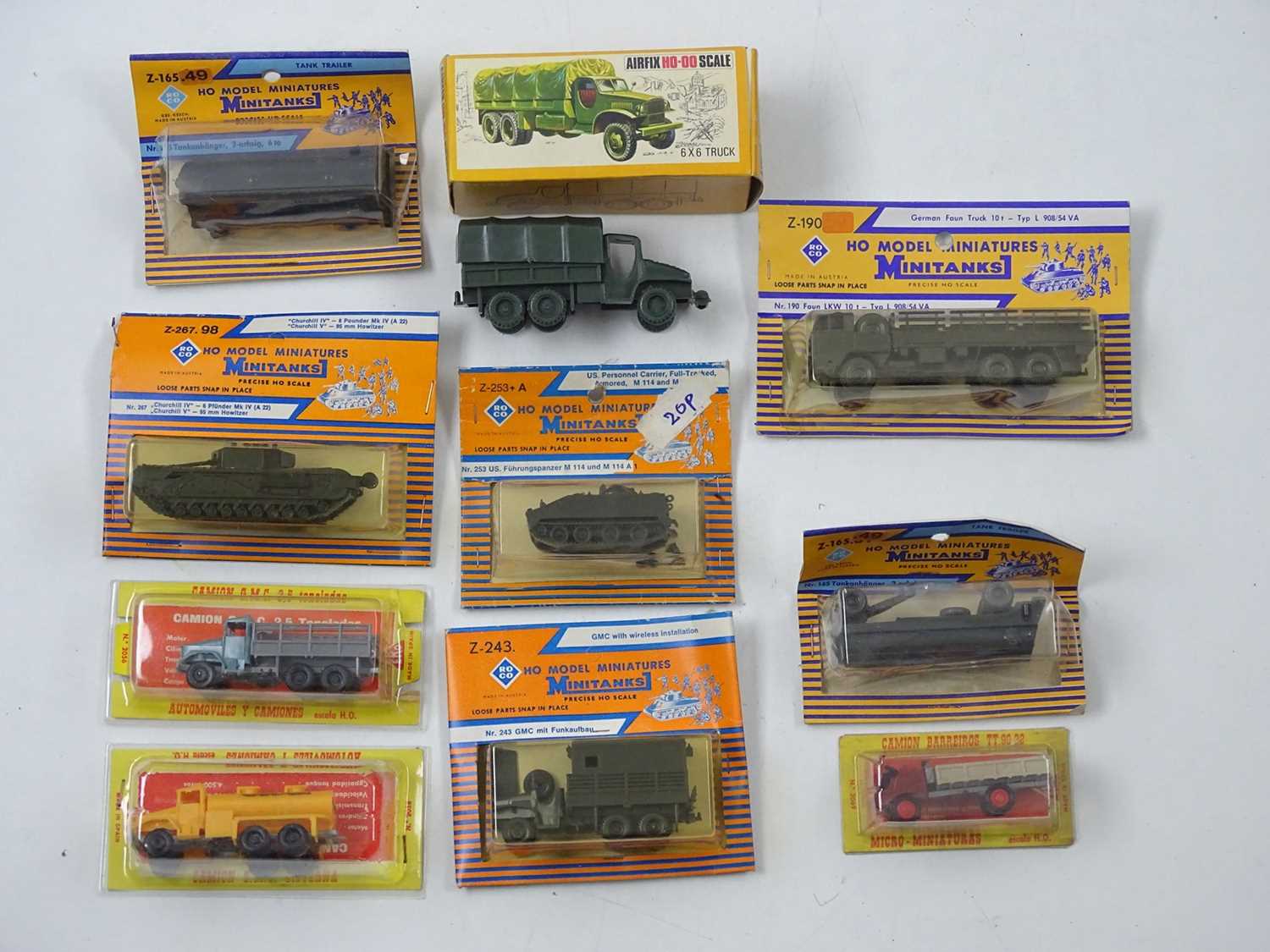 Lot 258 - A group of HO scale civilian and military...