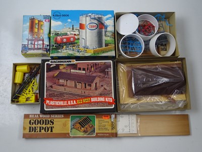 Lot 264 - A group of HO gauge unbuilt buildings and...