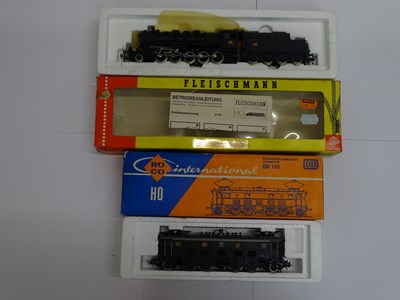 Lot 269 - A pair of European outline HO gauge...