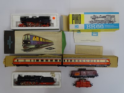 Lot 276 - A group of HO gauge German outline steam and...