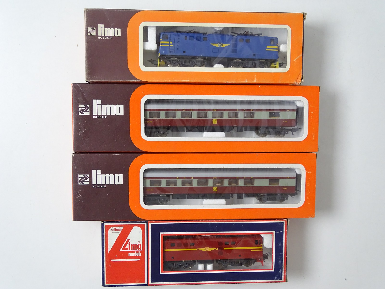 Lot 305 A group of LIMA HO gauge South African