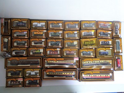 Lot 314 - A large group of MAINLINE OO gauge coaches and...