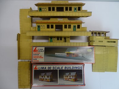 Lot 315 - A large tray of OO gauge unbuilt kits by RATIO,...