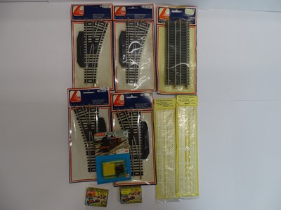 Lot 315 - A large tray of OO gauge unbuilt kits by RATIO,...