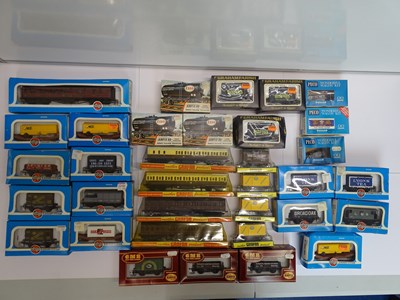 Lot 316 - A large group of AIRFIX and GRAHAM FARISH OO...