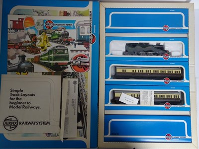 Lot 317 - An AIRFIX OO gauge Great Western Suburban...