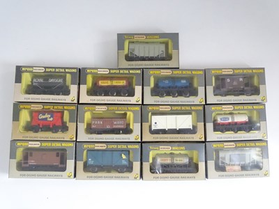 Lot 339 - A mixed group of WRENN OO gauge wagons - VG in...