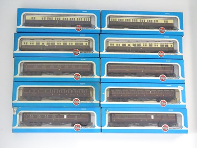 Lot 341 - A mixed group of AIRFIX OO gauge coaches in...