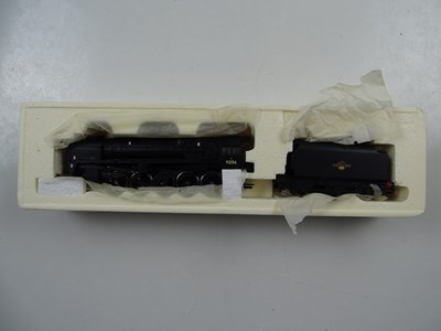 Lot 390 - A HORNBY OO gauge R2105D class 9F steam...