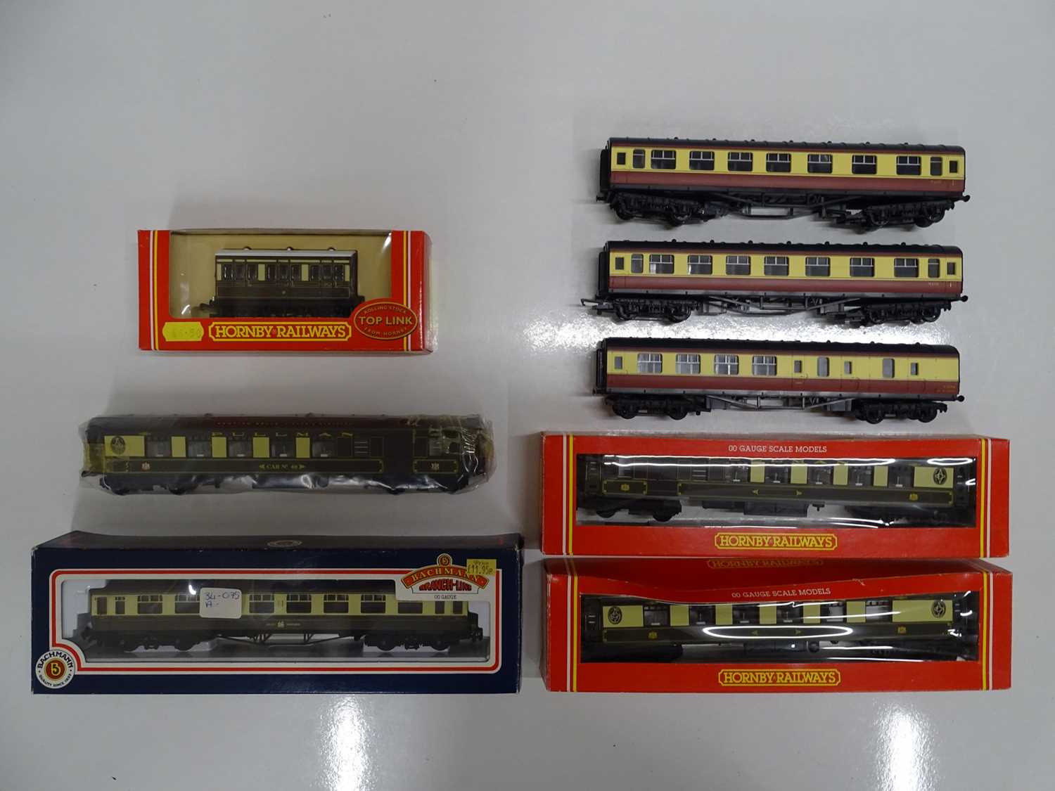 Lot 401 - A mixed group of HORNBY and BACHMANN OO gauge...