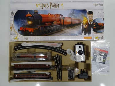 Lot 410 - A HORNBY R1234 OO gauge 'Harry Potter Hogwarts...