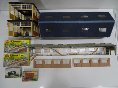 Lot 413 - A group of OO gauge scratchbuilt modern depots...