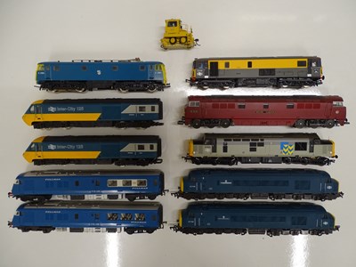 Lot 428 - A mixed group of OO gauge unboxed diesel and...